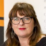 Cécile, responsable de l'auto-école Louise Michel à Narbonne